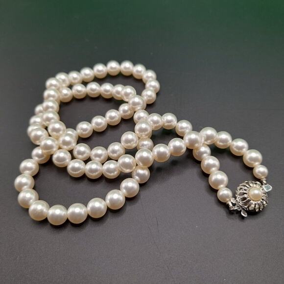 Vintage Sarah Coventry Faux Pearl Necklace, 24 Inches, 8mm Beads - Picture 11 of 13